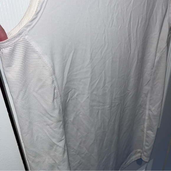 Under Armour Size SM Heatgear Sonic Fitted Tank - Picture 4 of 4